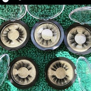 Meonminks is me  i sell mink false eyelash strips meonminks.com or ig meon_minks